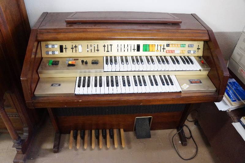 lot 70 image: Honer Wurlitzer organ - it works.