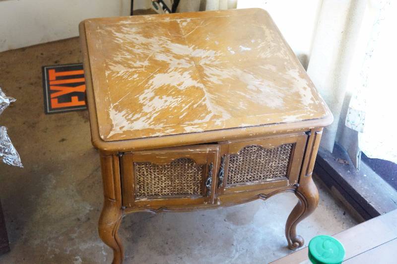 lot 75 image: End table wooden square w10 speaker built into the bottom.