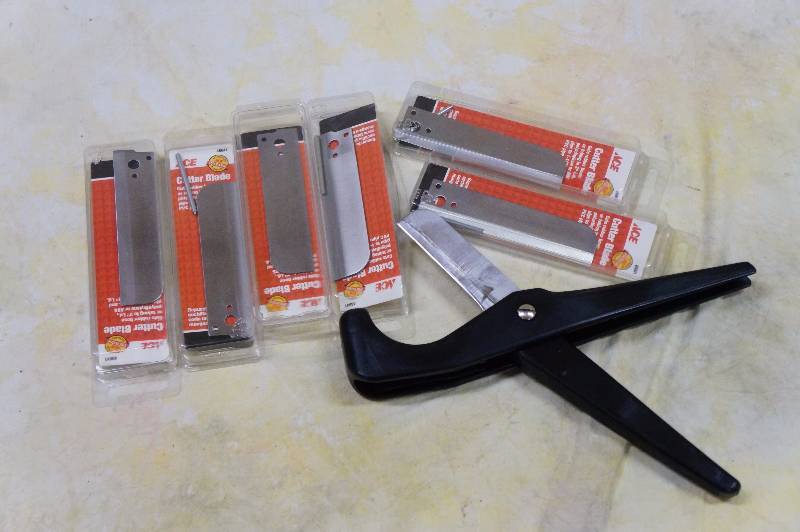 lot 80 image: PVC cutter & 6 new blades.