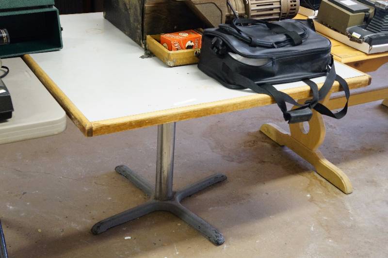 lot 99 image: 3.5 square table without contents.