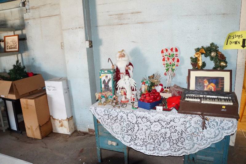 lot 102 image: Misc christmas stuff, audion organ, desk not included.
