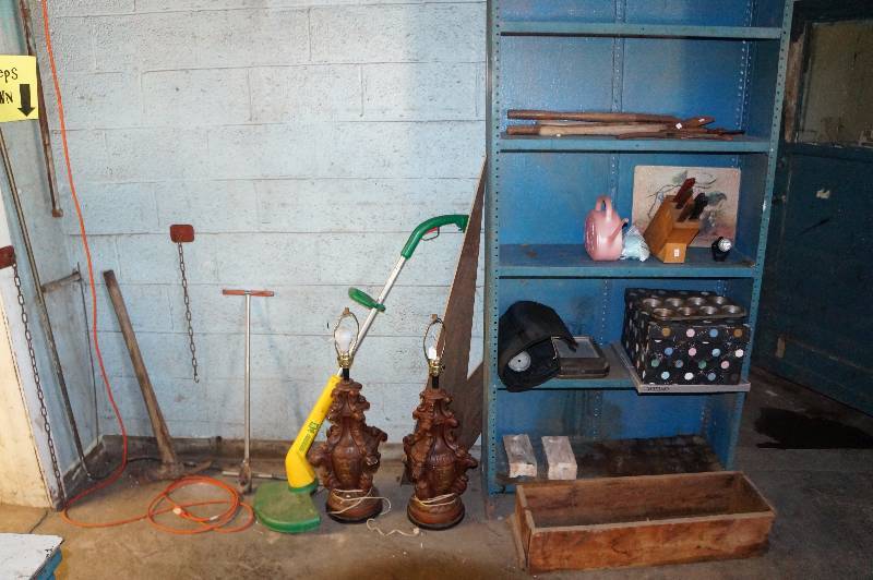 lot 104 image: Misc tools & lamps, contents of shelf, shelf not included.
