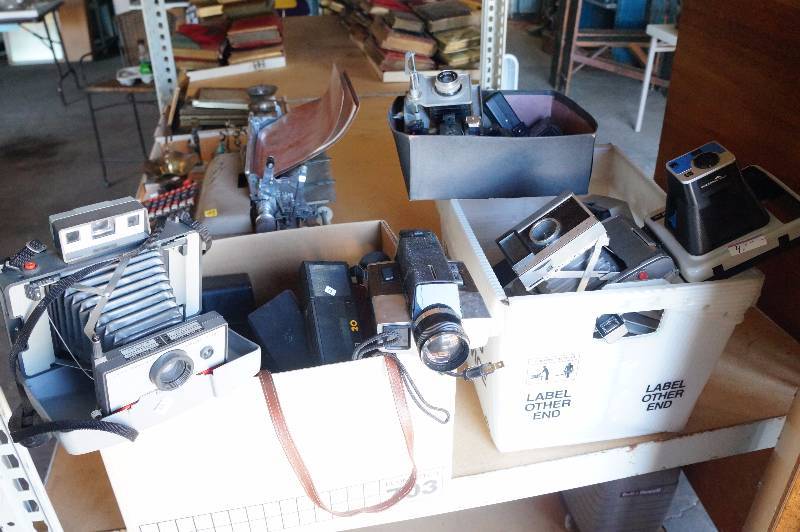 lot 113 image: 2 Boxes of misc cameras.