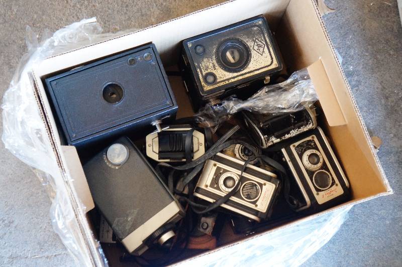 lot 117 image: 1 Box of nonworking cameras.