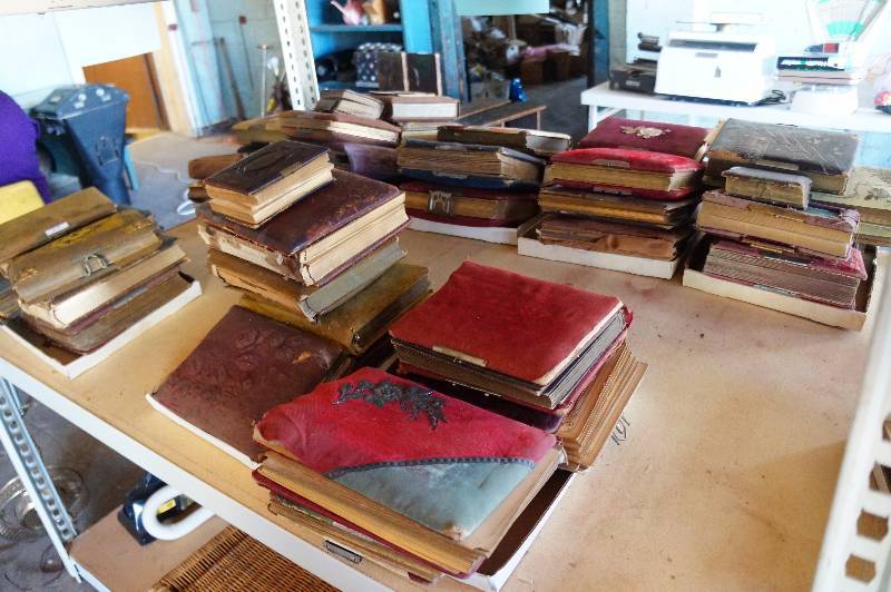 lot 121 image: Contents of middle shelf, empty victorian photo albums all in different condition, 46 total, no photos inside.