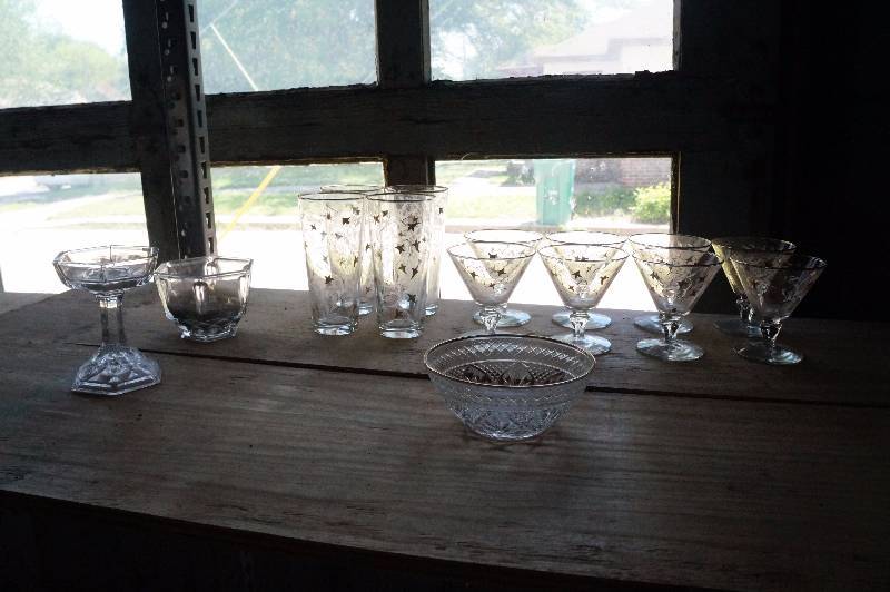 lot 135 image: A box of clear glass.