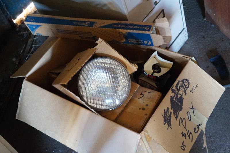 lot 138 image: A box of headlights & bulbs plus misc.