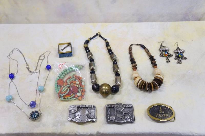 lot 160 image: Lot of jewelry, buckles, necklaces, earrings.
