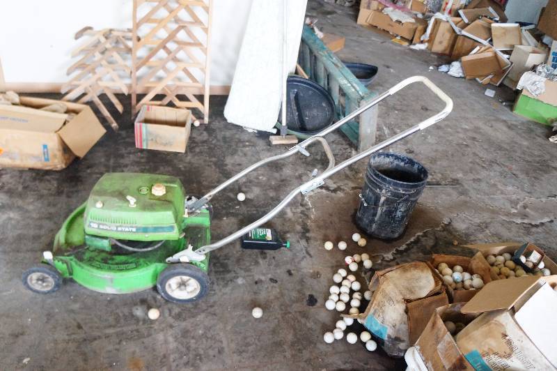 lot 174 image: Lawn boy 198 mower (unknown working cond).