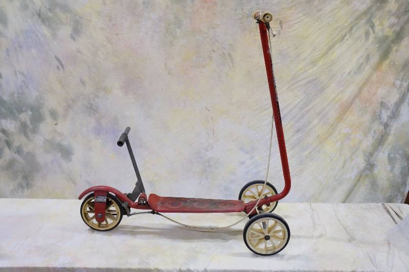 lot 177 image: Kids Honda kick N go