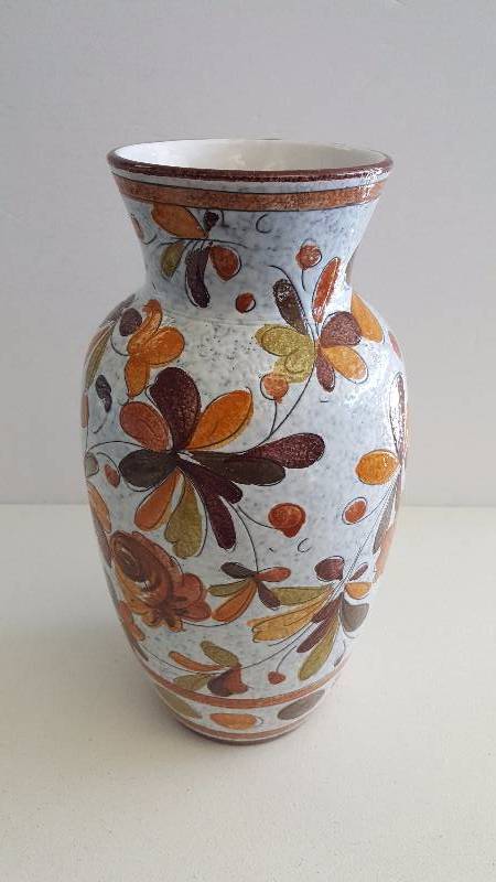 lot 1167 image: Vintage Ceramic 8 Flower Vase Made in Italy High Quality with Floral Designs