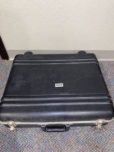 lot 26 image: Music Equipment Traveling Case