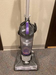lot 35 image: Dirt Devil Vacuum