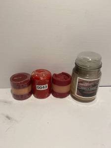 lot 43 image: 4 Candle Lot