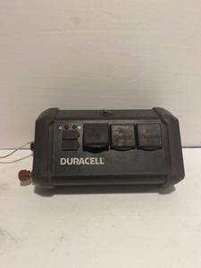 lot 92 image: Duracell 400 watt inverter