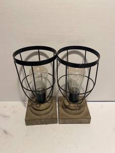 lot 144 image: Battery Ran Lamps