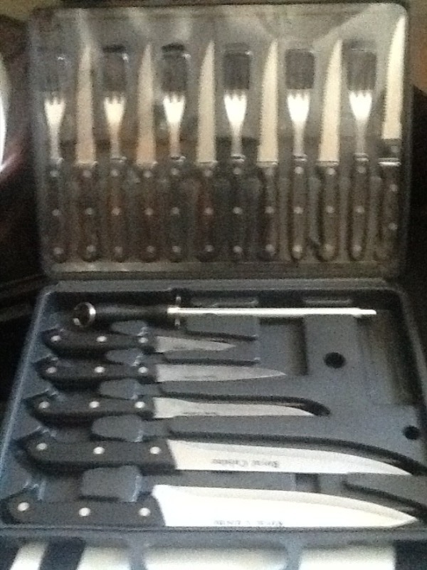 lot 7873 image: very nice knife set with case