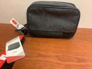 lot 1215 image: Swissgear Heather Gray Toiletry Bag Makeup 8 X 6 X 2.5 Retail $19.99