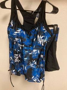 lot 1332 image: Summer Mae Women Floral Tankini Swimdress Tummy Control Two Piece Vintage Bathing Suit Blue Leaves Printed Medium (US 8-10) Retail $32.06