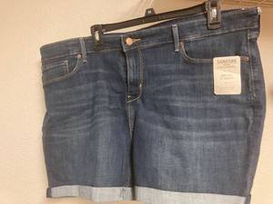 lot 1348 image: Signature by Levi Strauss & Co. Gold Label Womens Mid-rise Shorts (Available in Plus Size), (New) Stormy Sky Original, 10 Retail $23.43