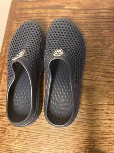 lot 1369 image: Amoji Garden Clogs Garden Shoes Shower Slippers Sandals Yard Gardening Beach Water Plastic Rubber Comfortable House Indoor Summer Adult Female Male AM161 Navy Size 11 Women9 Men Retail $23.07