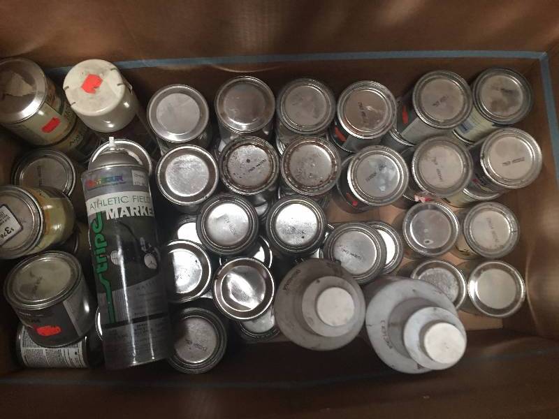 lot 1101 image: Box of assorted trim paint and primer