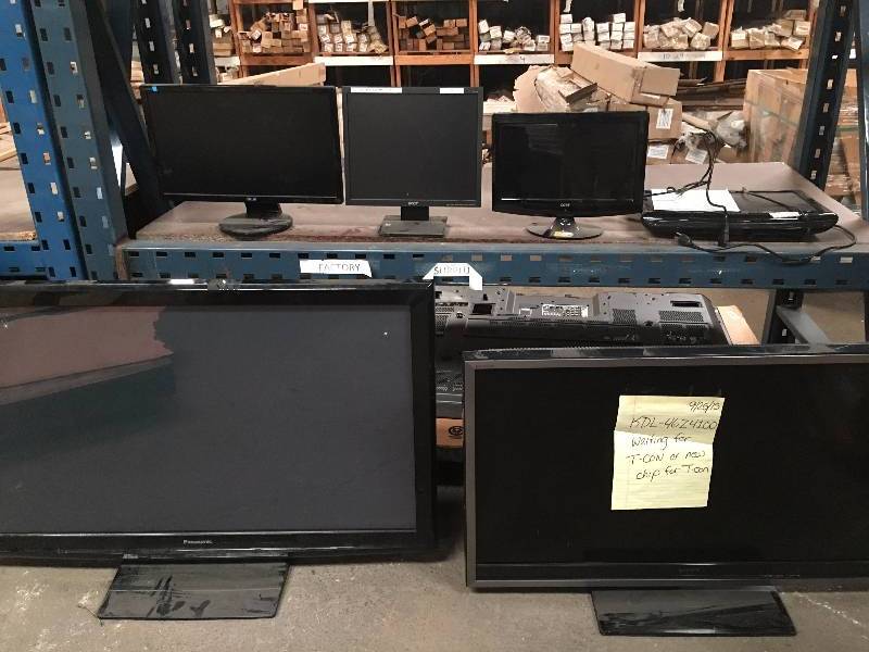 lot 1136 image: Lot of 6 Flat Screen HDTVsmonitors