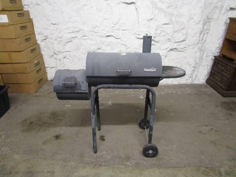 lot 699 image: Char Broil Grill