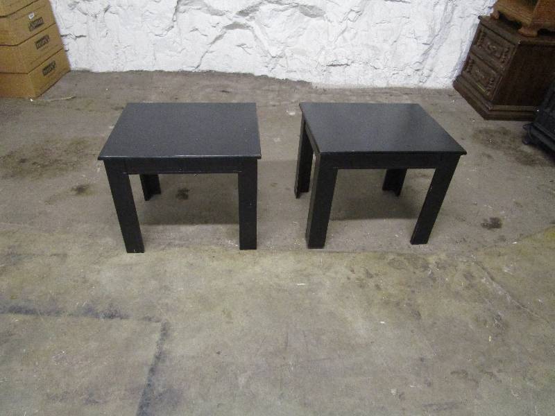 lot 697 image: Pair of End Tables
