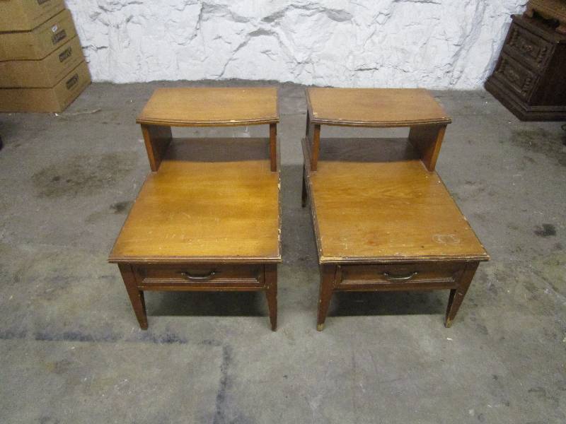 lot 696 image: Pair of Vintage End Tables