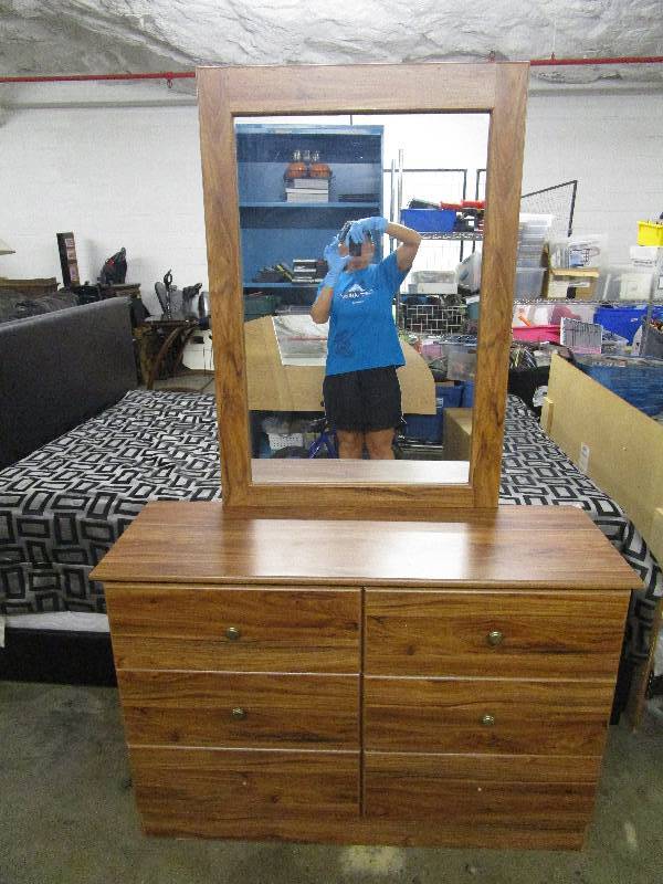 lot 672 image: Dresser with Mirror