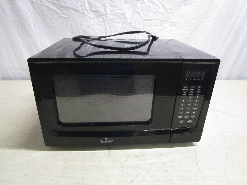 lot 652 image: Microwave Oven