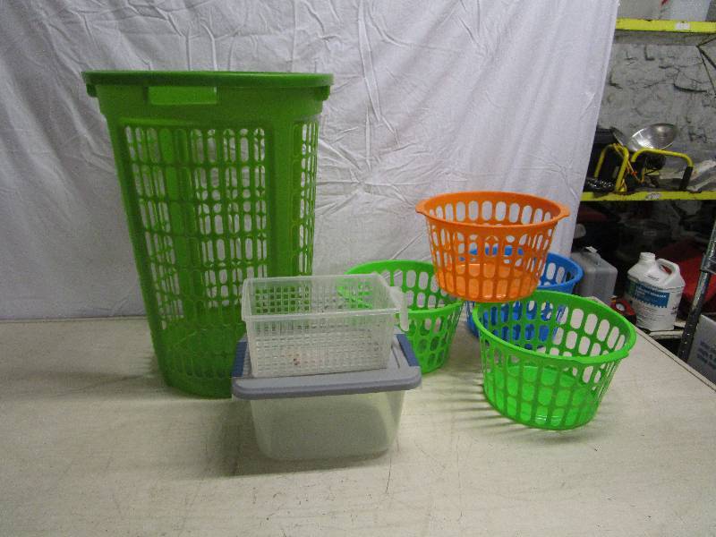 lot 636 image: Lot of Baskets
