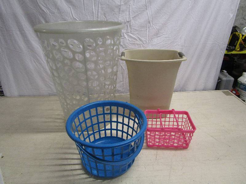 lot 635 image: Lot of Baskets