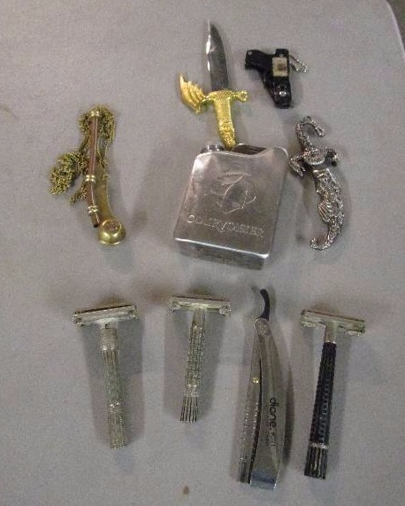 lot 634 image: Lot of Random Items