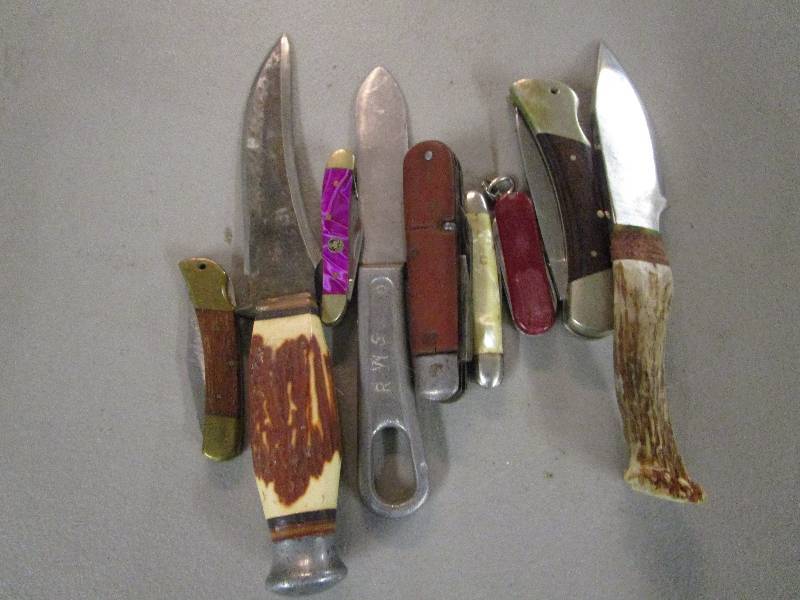 lot 633 image: Lot of Pocket Knives