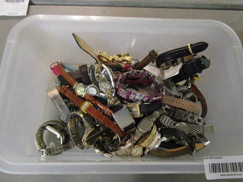 lot 619 image: Large Lot of Fashion Watches No batteries