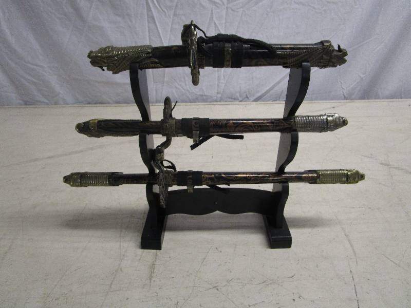 lot 597 image: Knifes with Rack