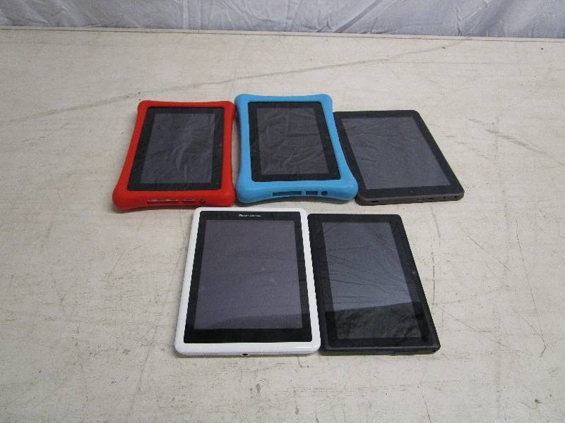 lot 586 image: Lot of Tablets For Parts Only