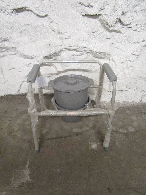 lot 704 image: Toilet Seat Senior Citizen Bathroom Safety Chair