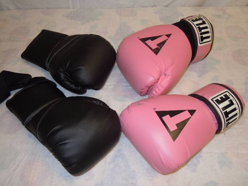 lot 547 image: 2 Pairs of Boxing Gloves