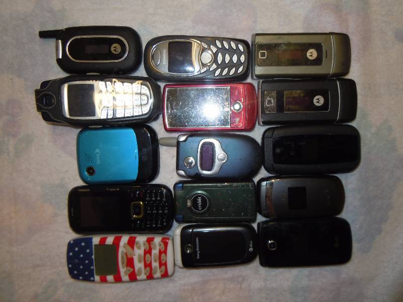 lot 552 image: Lot of Cell Phones Not Tested