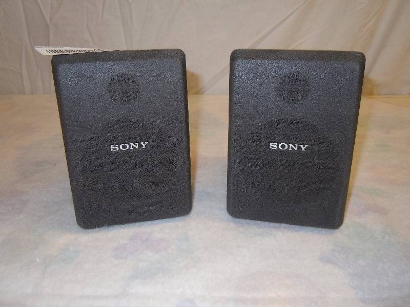 lot 556 image: Pair of Speakers