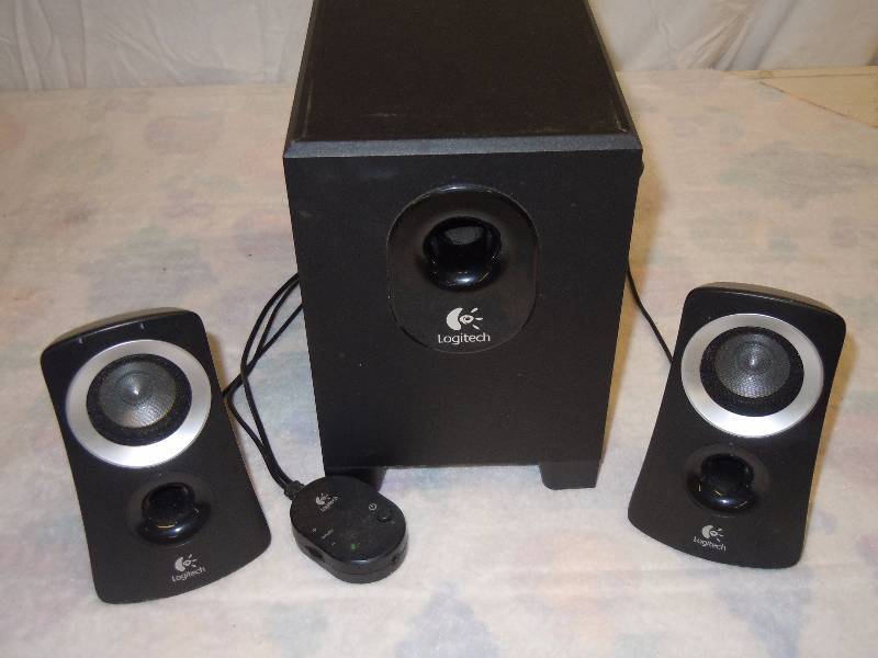 lot 567 image: Logitech Computer Speakers