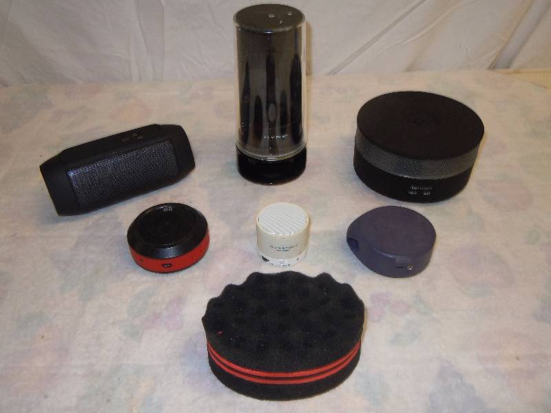 lot 488 image: Lot of Portable Speakers no power cords untestec