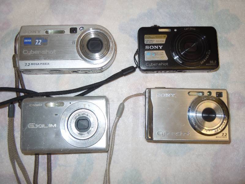 lot 523 image: Lot of Sony Cybershot Cameras Not Tested