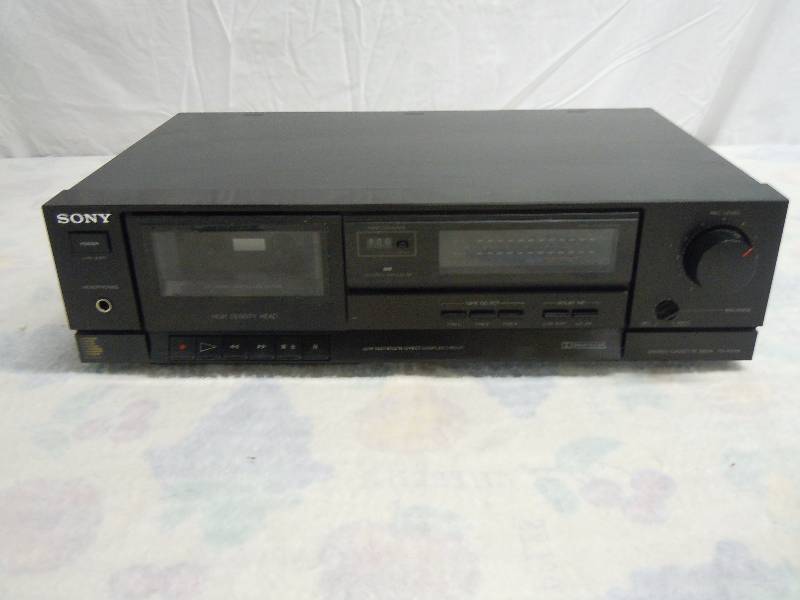 lot 542 image: Sony Cassette Player Powers On