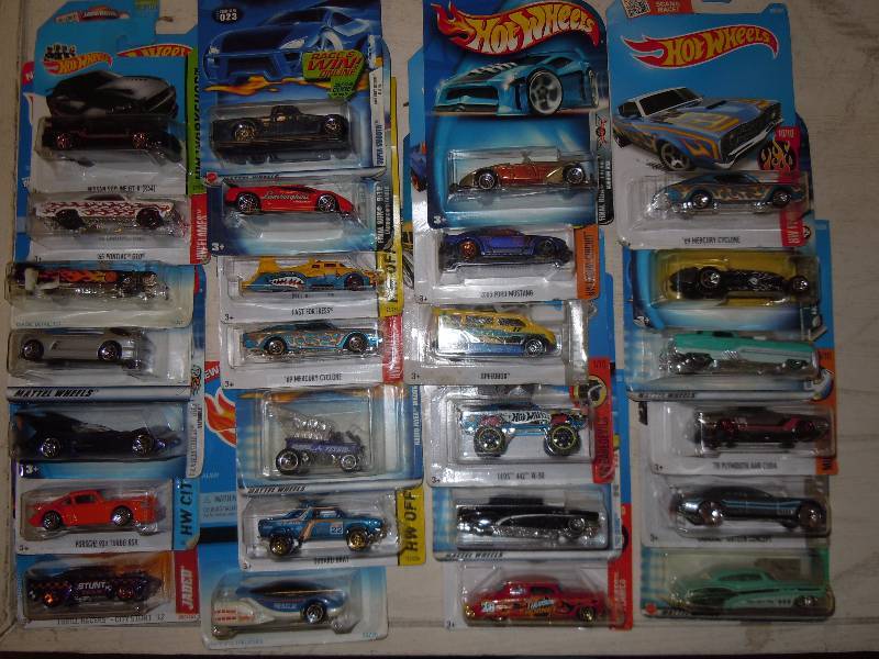 lot 491 image: Lot of Hot Wheel Cars