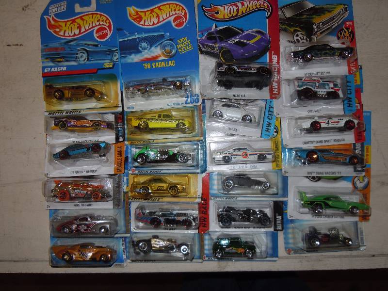 lot 490 image: Lot of Hot Wheel Cars