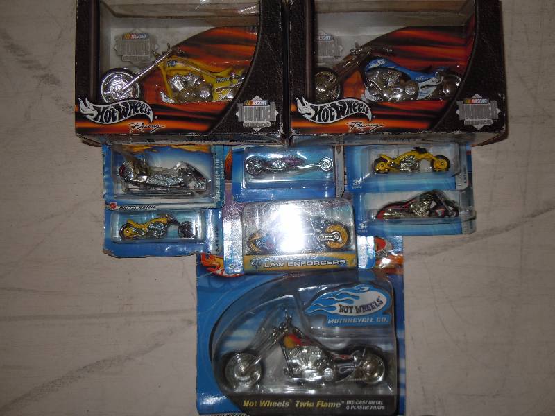 lot 494 image: Lot of Random Toy Cars